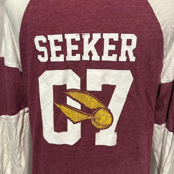 maroon & white Harry Potter "Seeker" graphic long sleeve shirt size large - Picture 3 of 4